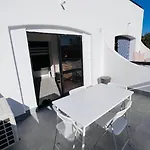 Oura Strip Studio Flat
